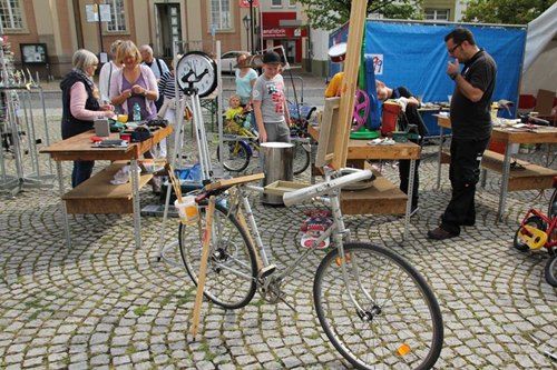 Aus alten Fahrrädern wurden neue Gegenstände und Kunstwerke.